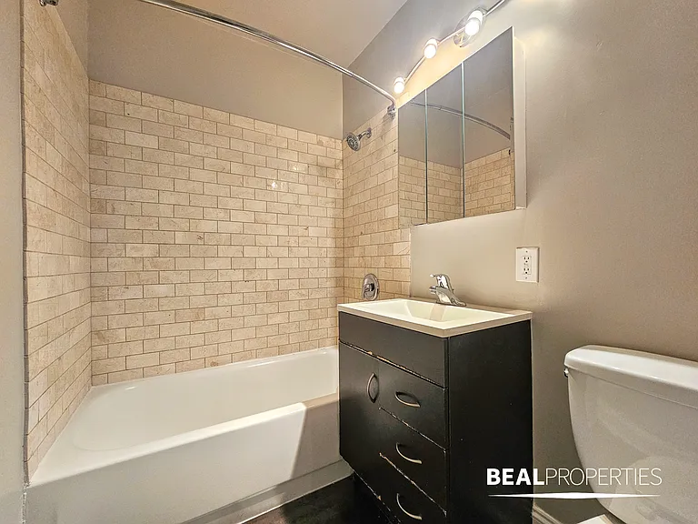 2200 N Clark St — Photo 39