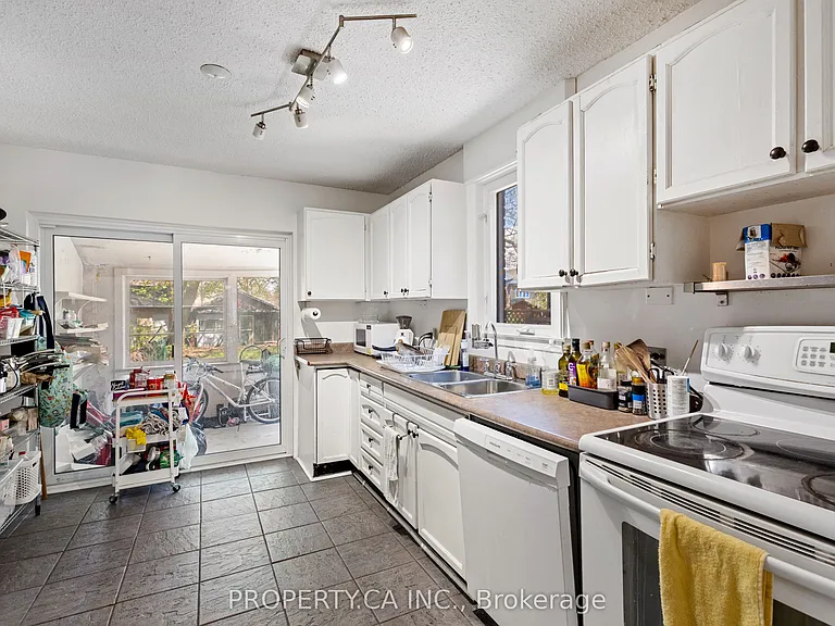 126 Stephenson Ave — Photo 9
