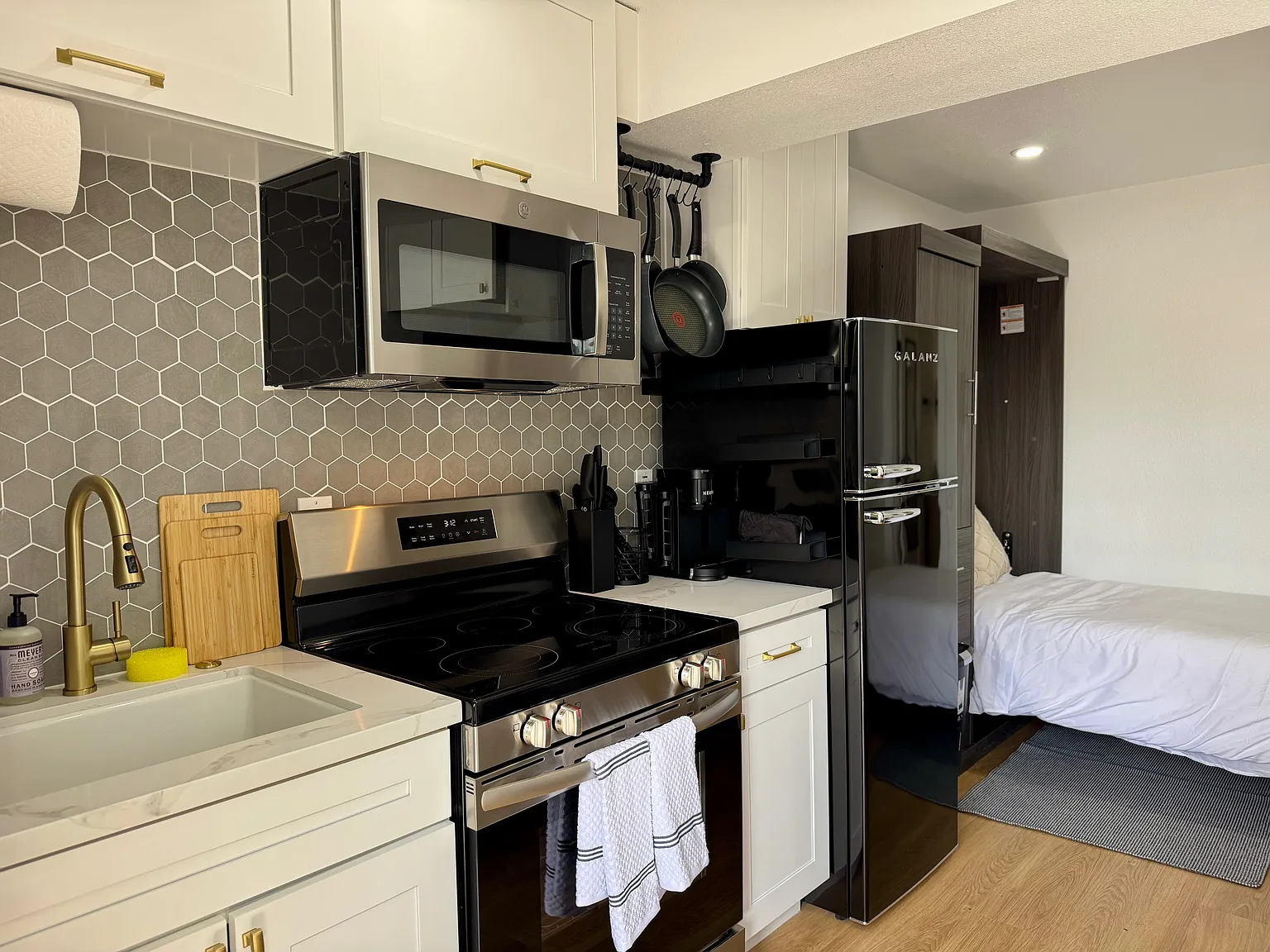 Studio, 250 sqft, $1,650 — Photo 4