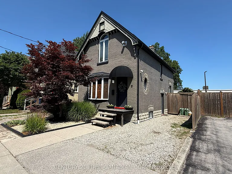 2 Erie Ave — Photo 1