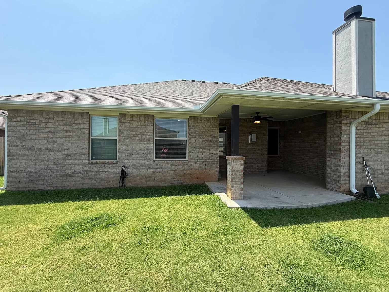 4 bed, 2.0 bath, 1800 sqft, $2,350 — Photo 4
