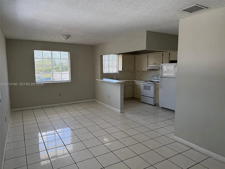 837 SE 8th Ct #2 — Photo 3