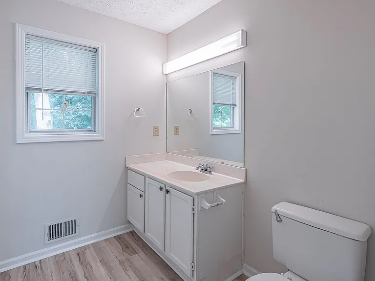 2402 Betsy Ct SW — Photo 15