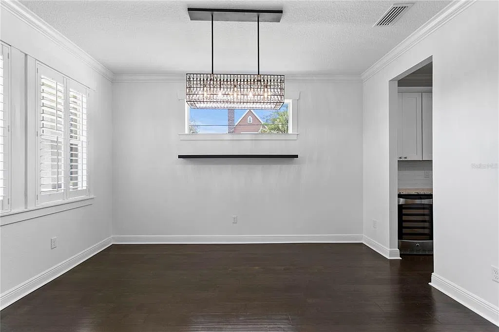 5 bed, 5.0 bath, 3480 sqft, $9,500 — Photo 3