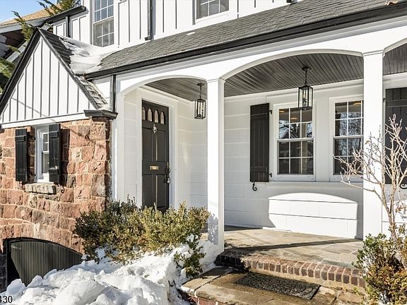 3rd image of 27 Oakridge Rd