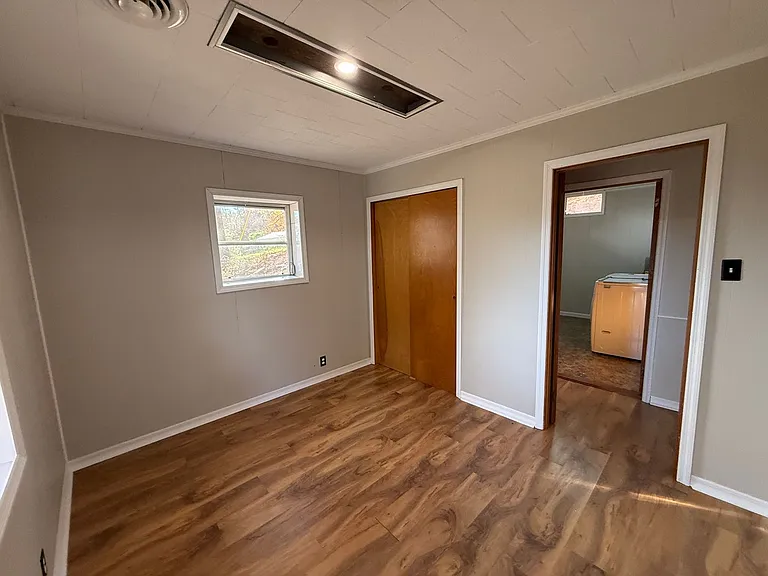 1037 Stringtown Rd — Photo 12