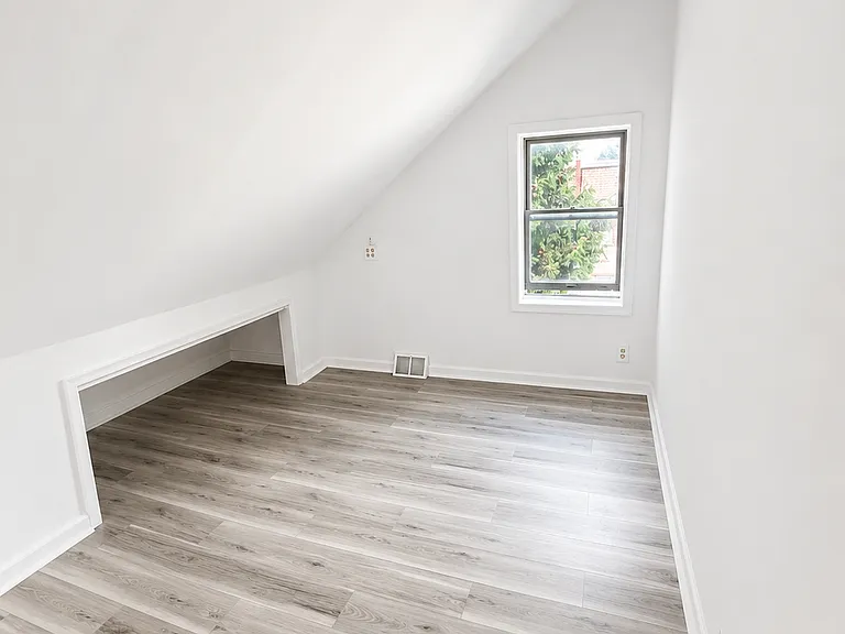 213 Vernon St — Photo 15