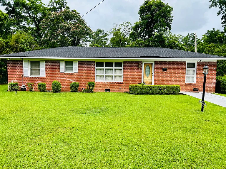 801 S Walker St — Photo 1