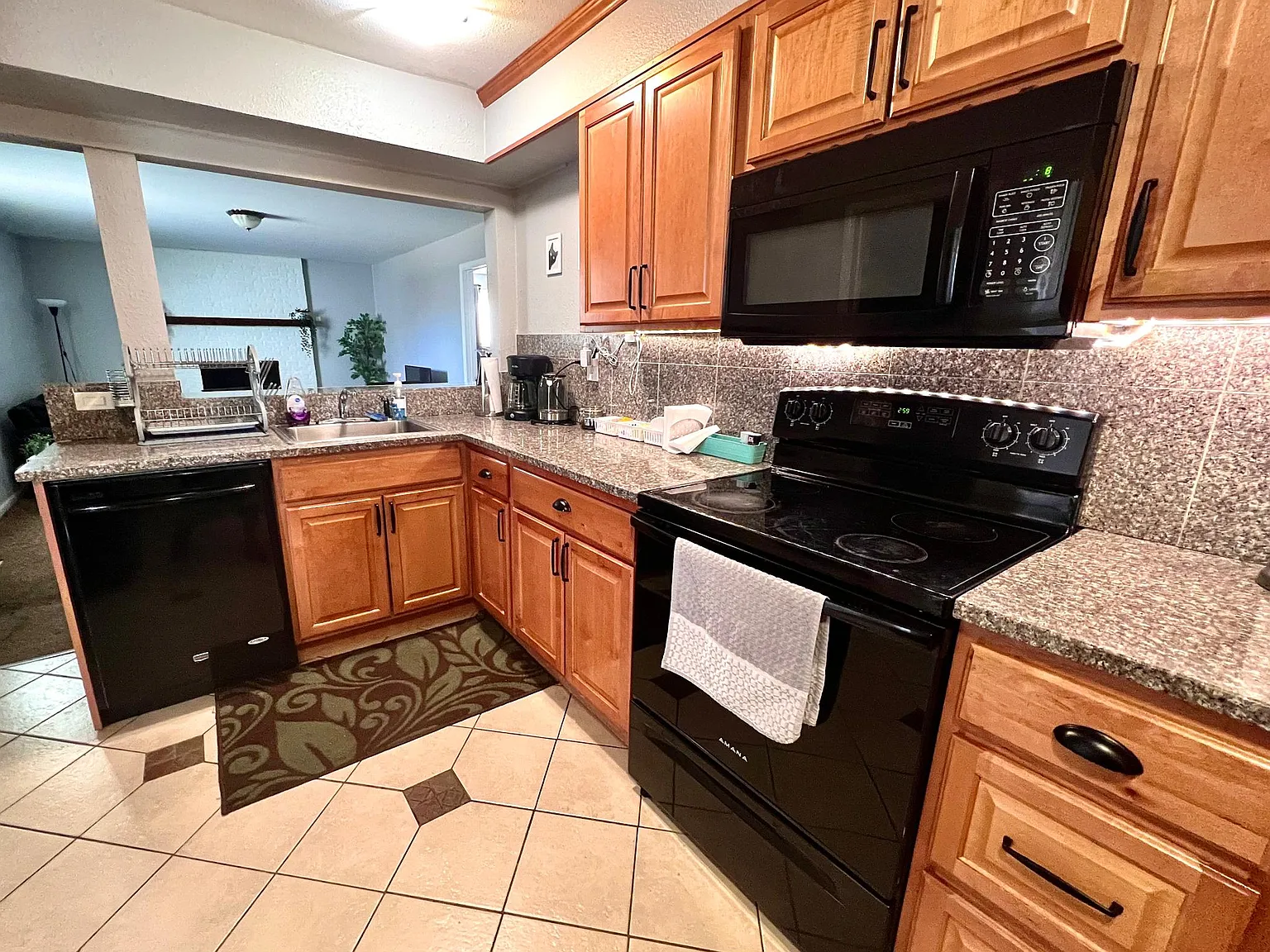 485 Zenobia St — Photo 4