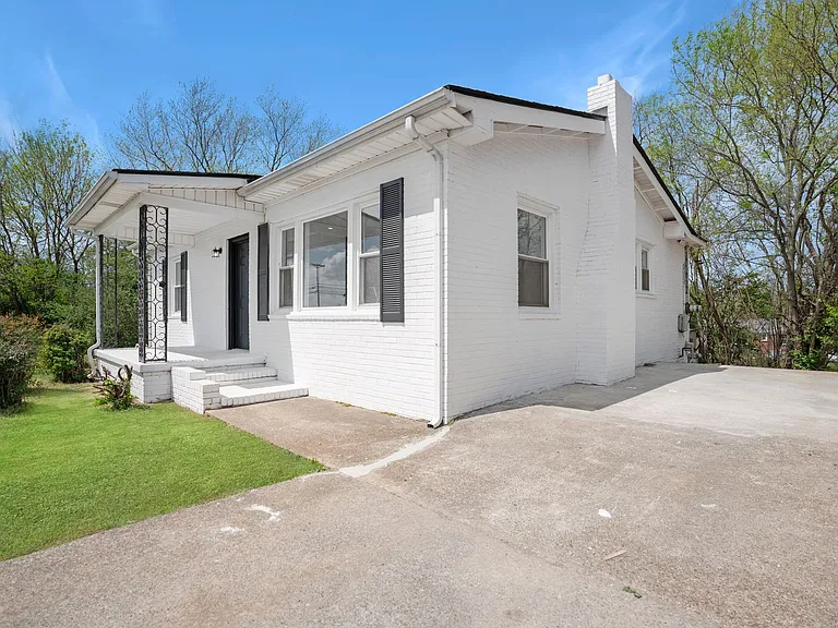 1857 Memorial Dr — Photo 3