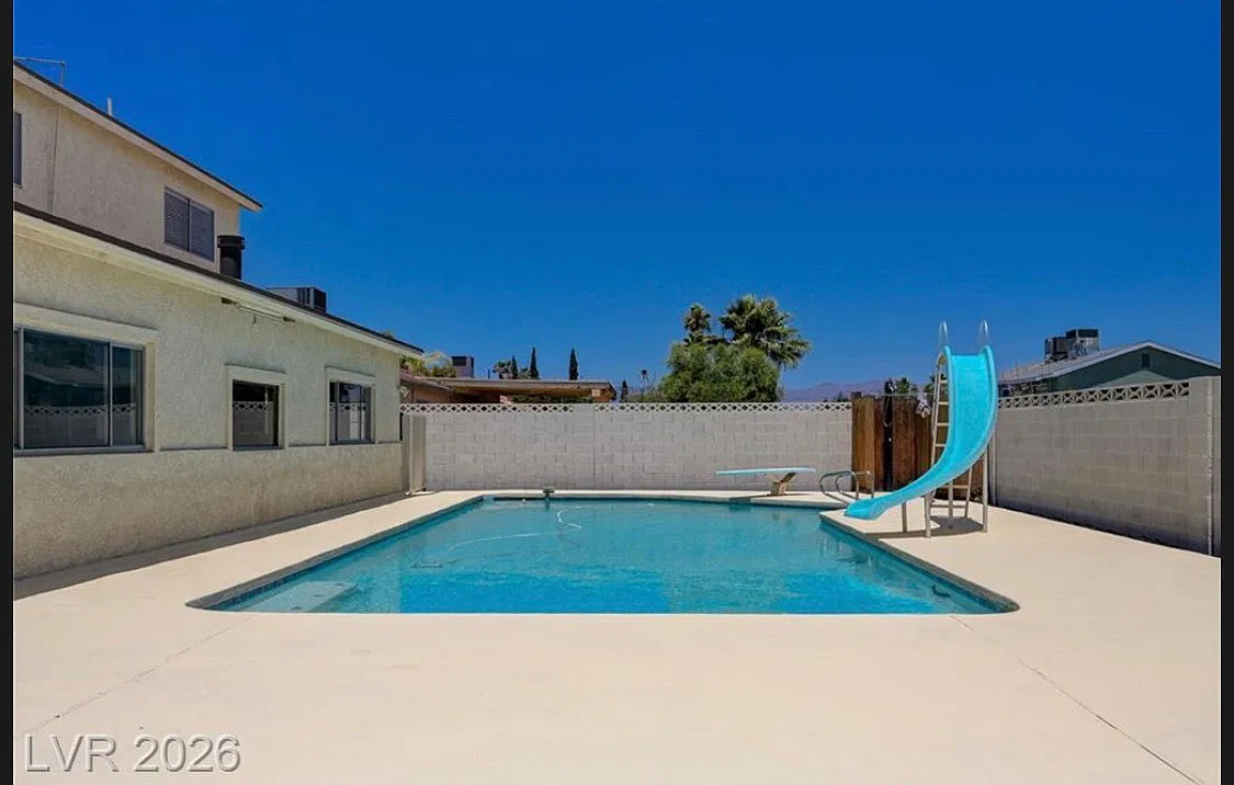 405 Davenport Ln — Photo 1