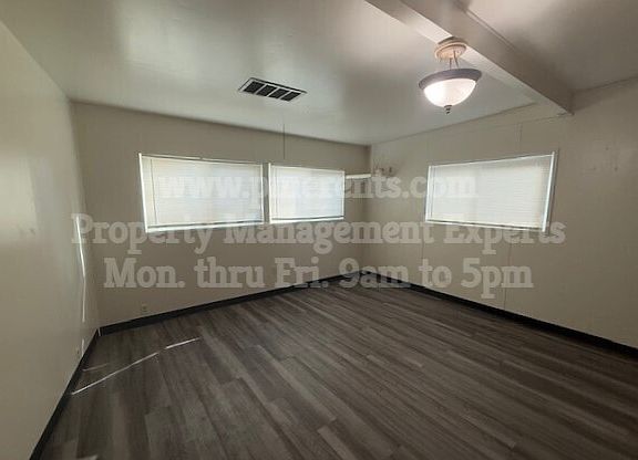 5th image of 1422 W Flora St