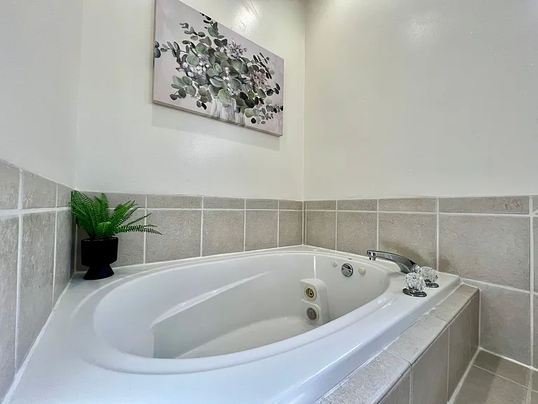 6608 Rosemont Ln — Photo 55