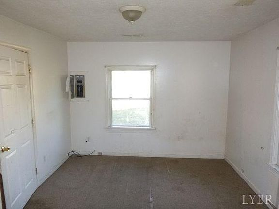 5th image of 2224 Mayflower Dr