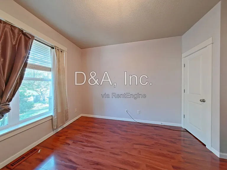 2156 Marten Ave SW — Photo 8