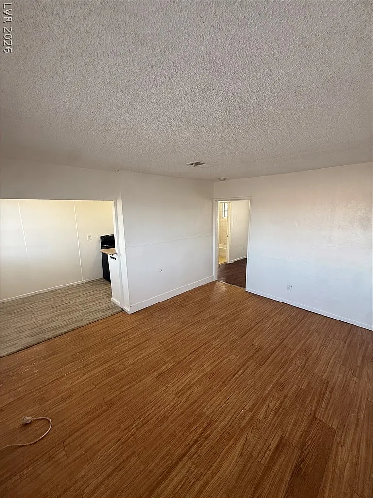 1 bed, 1.0 bath, 2080 sqft, $875 — Photo 3