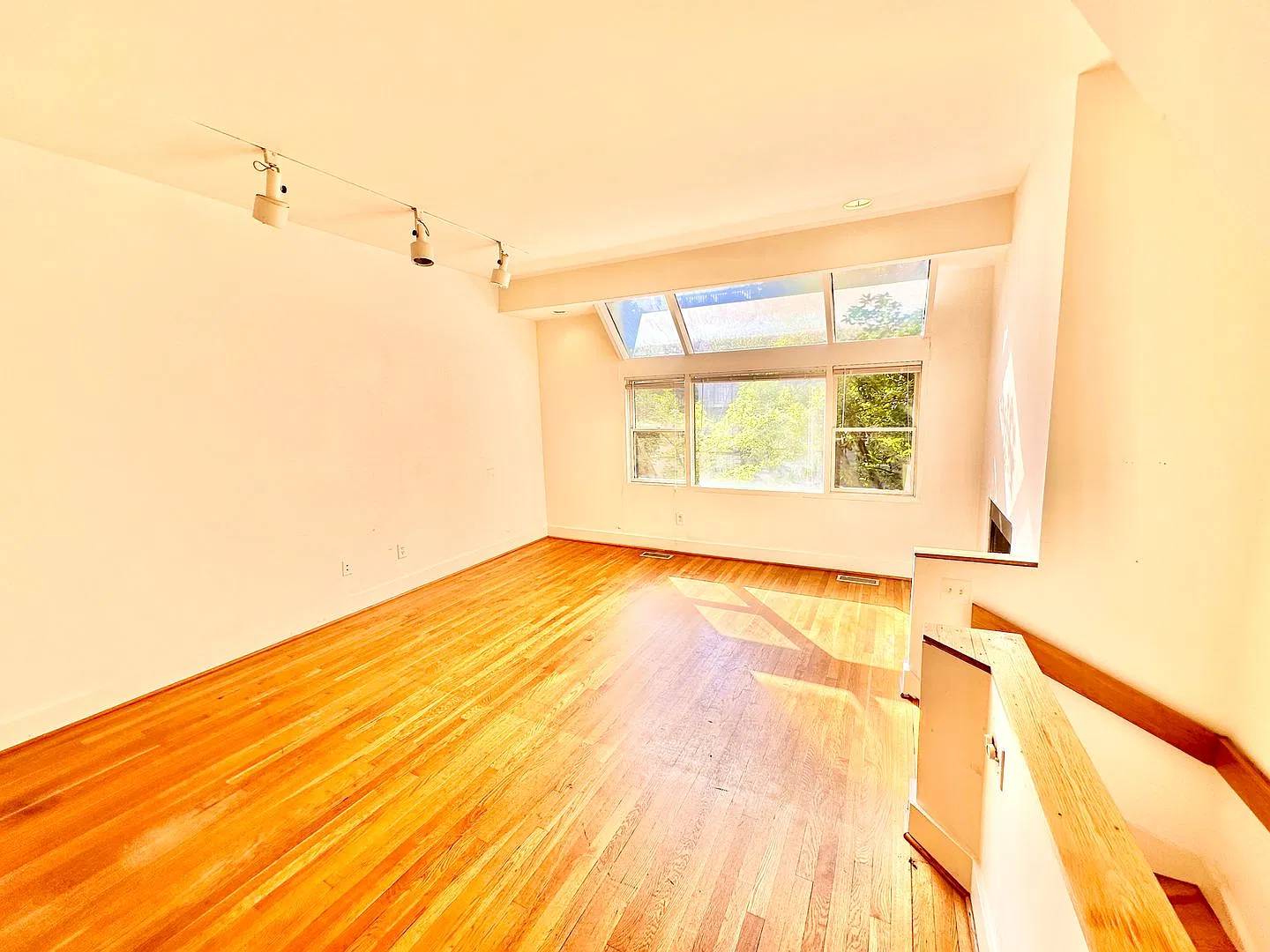 Exciting Dupont 2 bed 1.5 bath 2-level condo on U Street near AdMo w/Patio & W/D — Photo 3