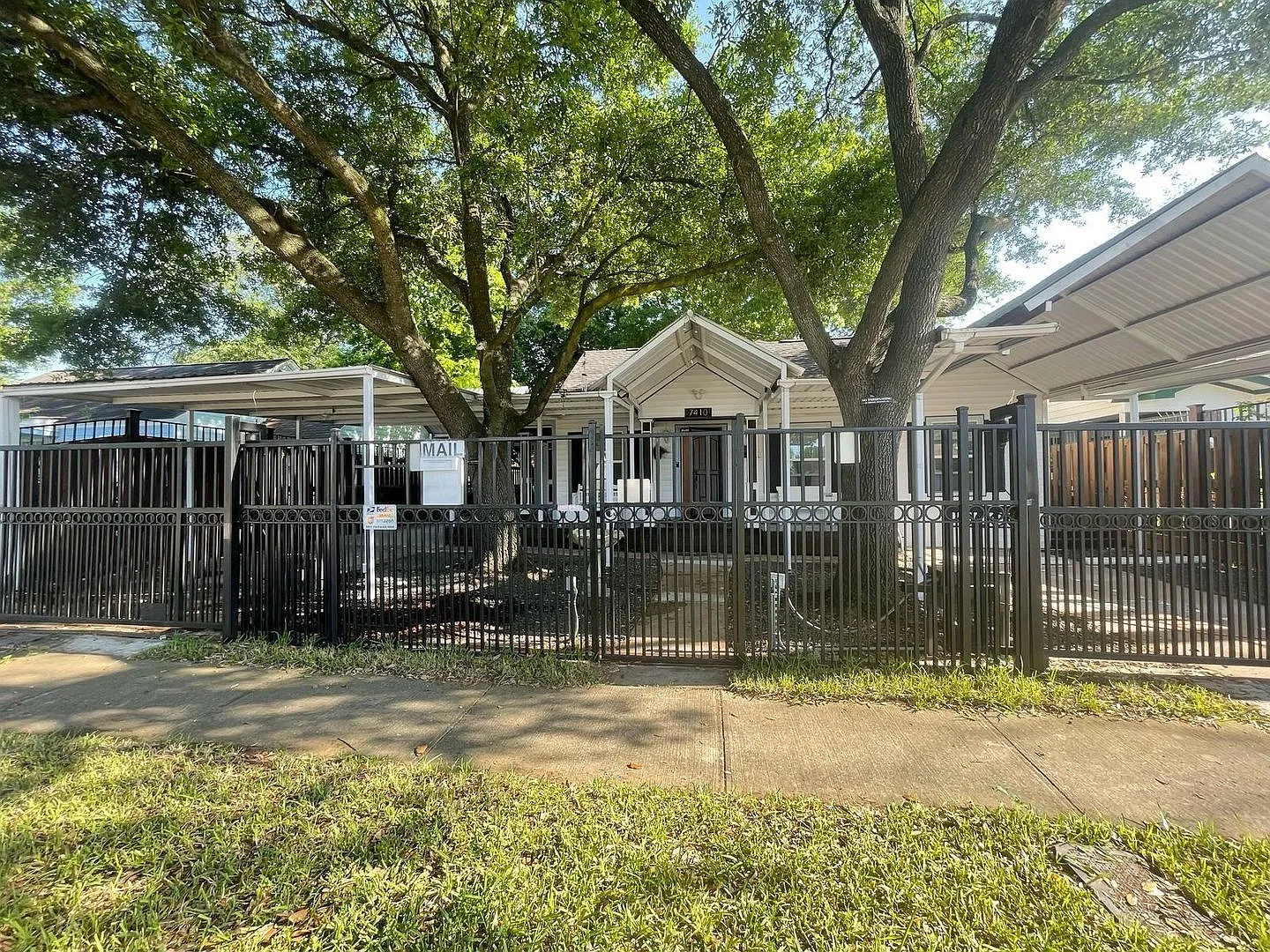 1 bed, 1.0 bath, 340 sqft, $850 — Photo 1