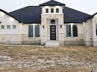 120 Hondo Rdg, La Vernia, TX 78121