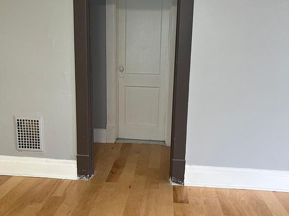 5th image of 470 18th St #1