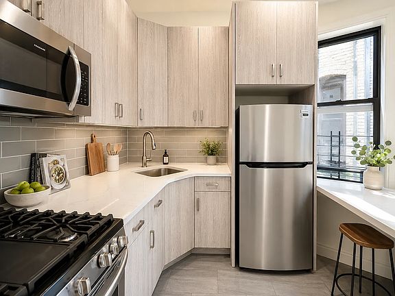 2nd image of 17 W 125th St APT 5C