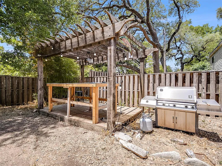 2304 Longview St — Photo 23