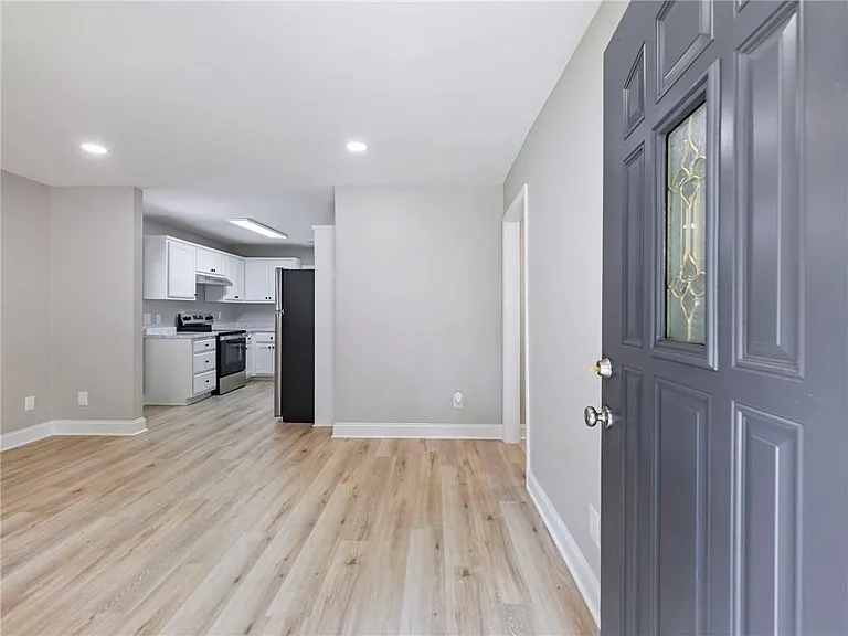 2862 Argyle Dr NW — Photo 2