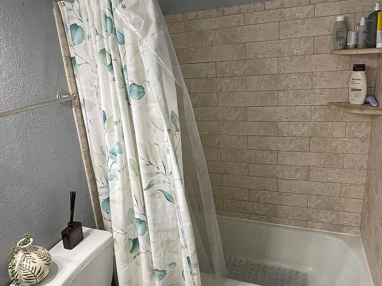 Primary Bathroom (Upstairs)
