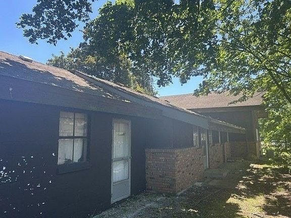 2nd image of 300 W Chicago Rd