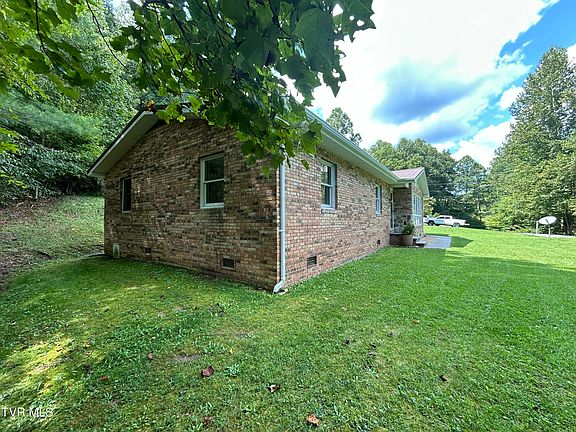 4th image of 2261 Skeetrock Rd