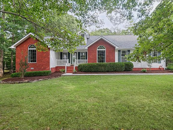 3rd image of 1152 Forest Dr