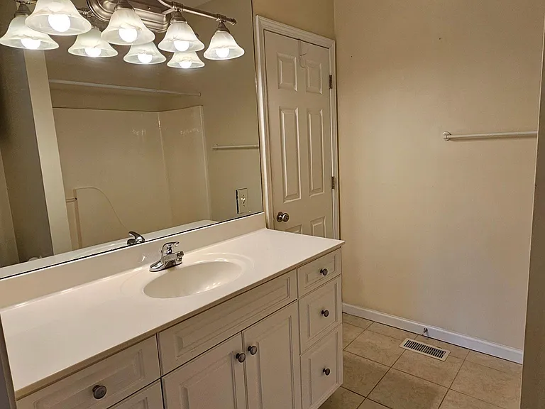 915 Nottingham Dr — Photo 14