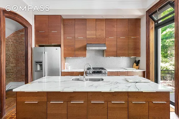 Rented by Compass | media 24