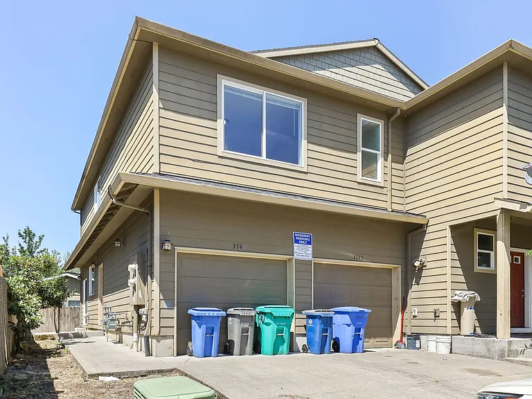 3745-3749 SE 127th Pl — Photo 3