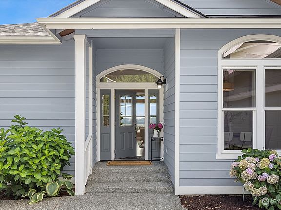 3rd image of 17731 Baywatch Court NE