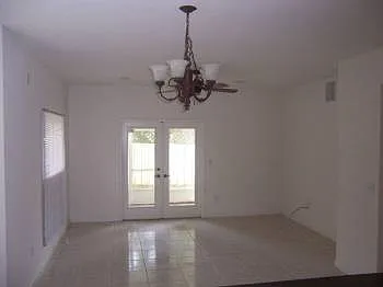 2935 NE 7th St #301 — Photo 2