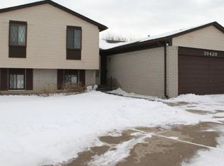 39420 University Dr, Sterling Heights, MI 48310