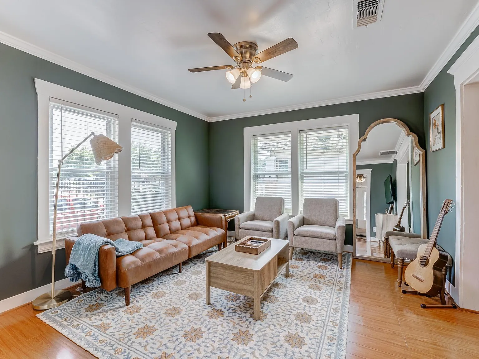 4 bed, 2.0 bath, 1434 sqft, $2,690 — Photo 4