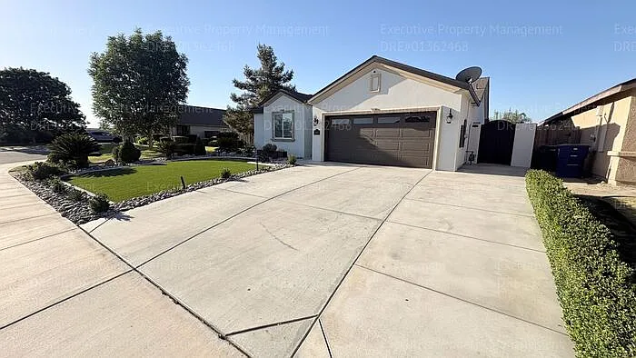 8905 Cadbury Dr — Photo 2