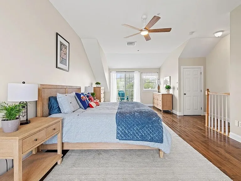 189 E Grand Ave #4 — Photo 7
