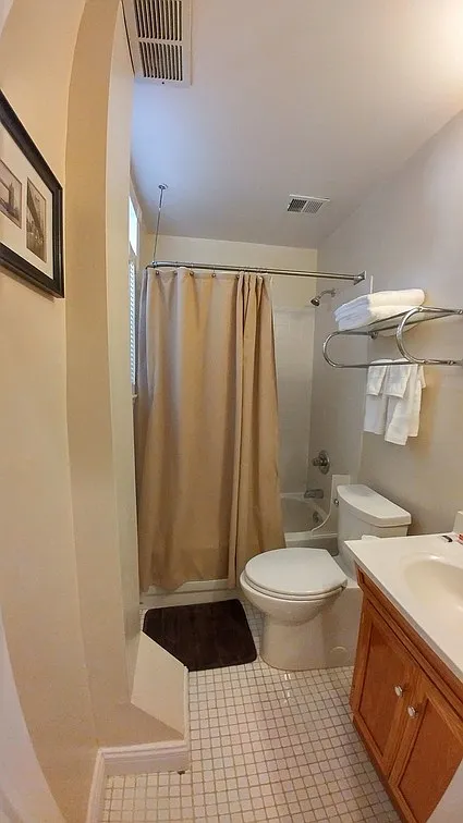 Studio, $3,250 — Photo 2