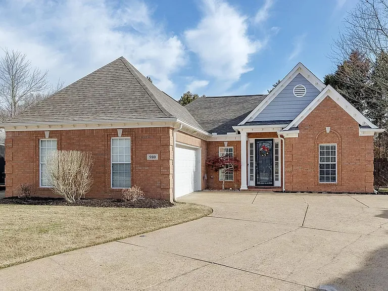 980 Nesting Wood Cir E — Photo 3