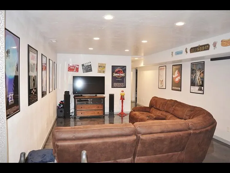 304 Jill Dr — Photo 7