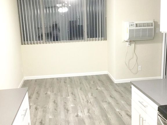 5th image of 17938 Burbank Blvd #333