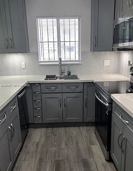 4952 NW 21st Ave — Photo 9
