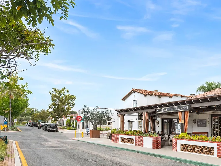 Paseo Delicias Commercial — Photo 19