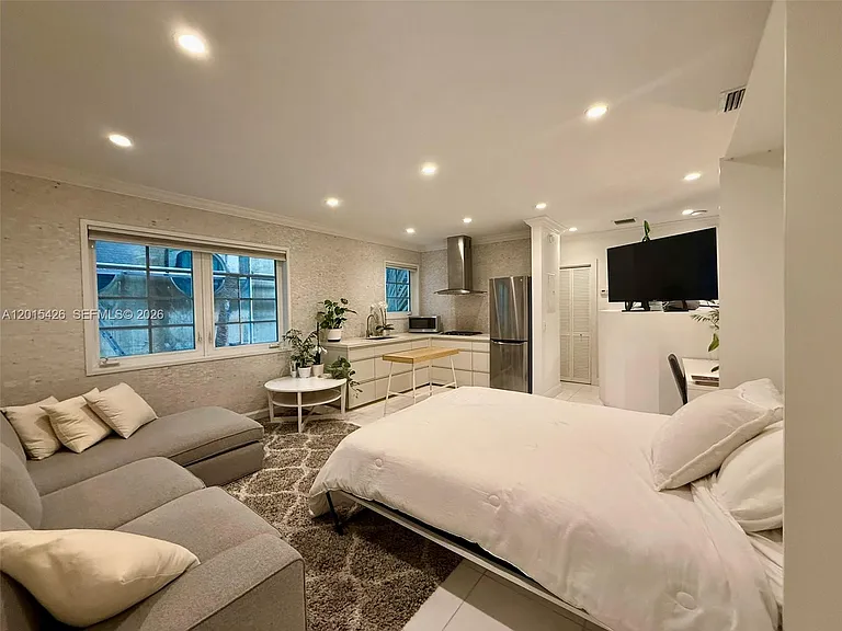 260 Euclid Ave #24 — Photo 5
