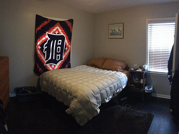 5th image of 2444 Kalama Ave