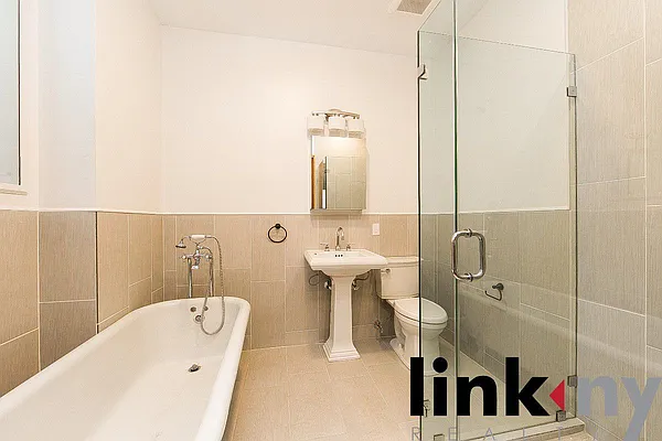 Rented by Link NY Realty | media 39