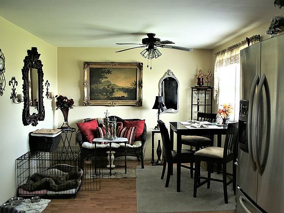 R Dinette Area
